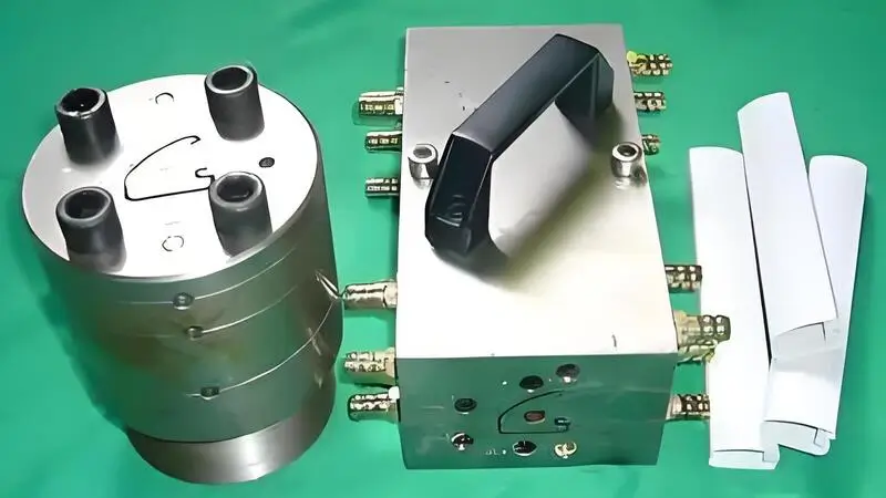 Kunststoff-Extrusionsform für Profile