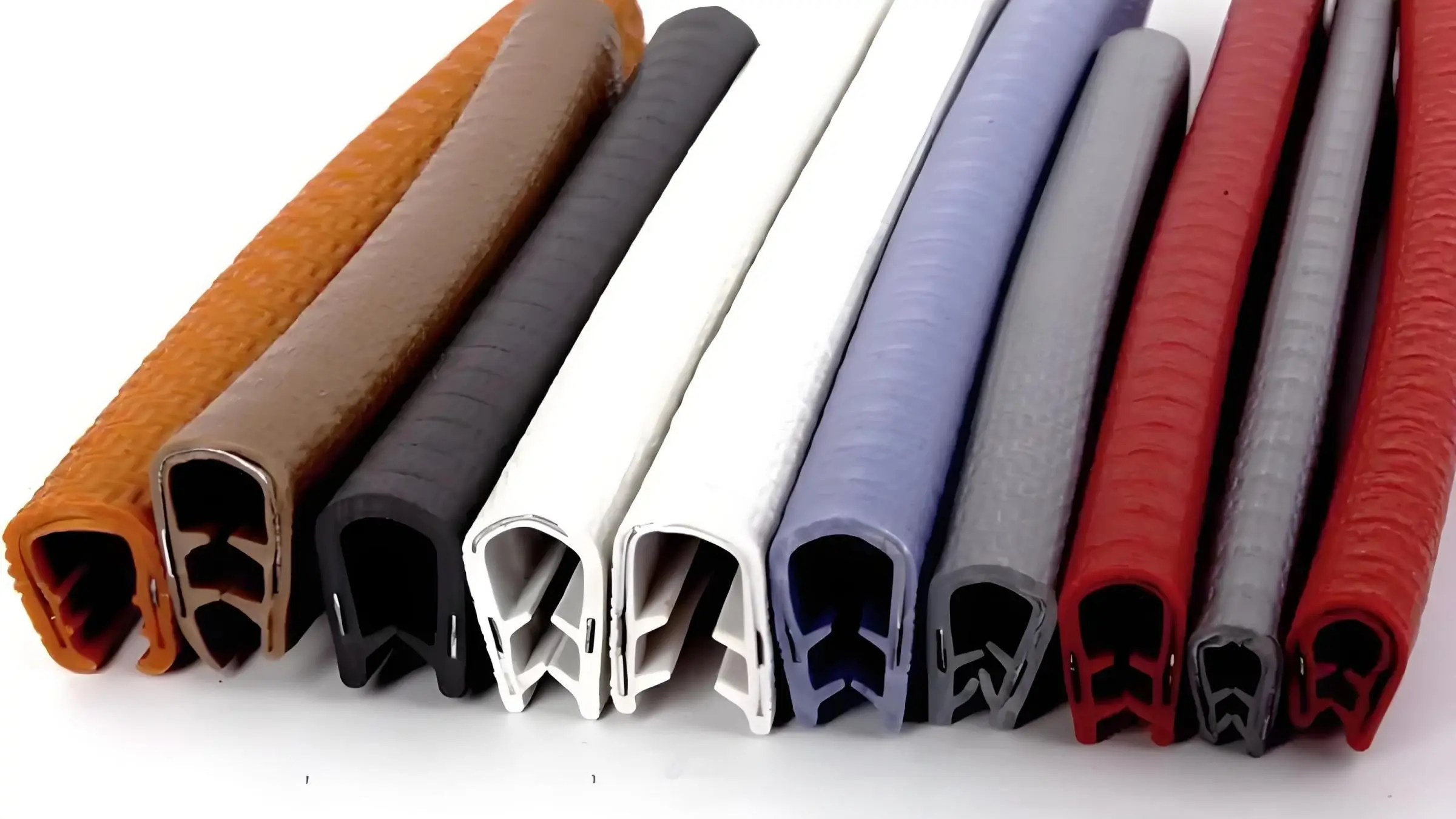 Extrusion process of foam material, showcasing the formation of foam profiles in a plastic extruder